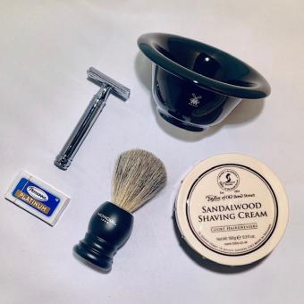 Scheerset_safety_razor_Deluxe_Scheercreme_Scheerkwast_Scheerkom_Personna_Double_Egde_Mesjes.jpg